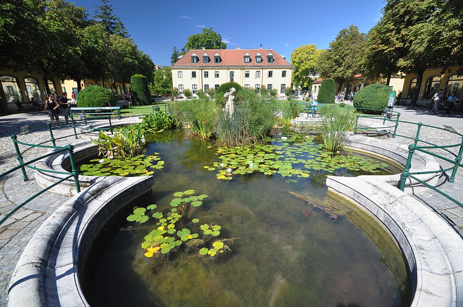 what is the world's oldest zoo
